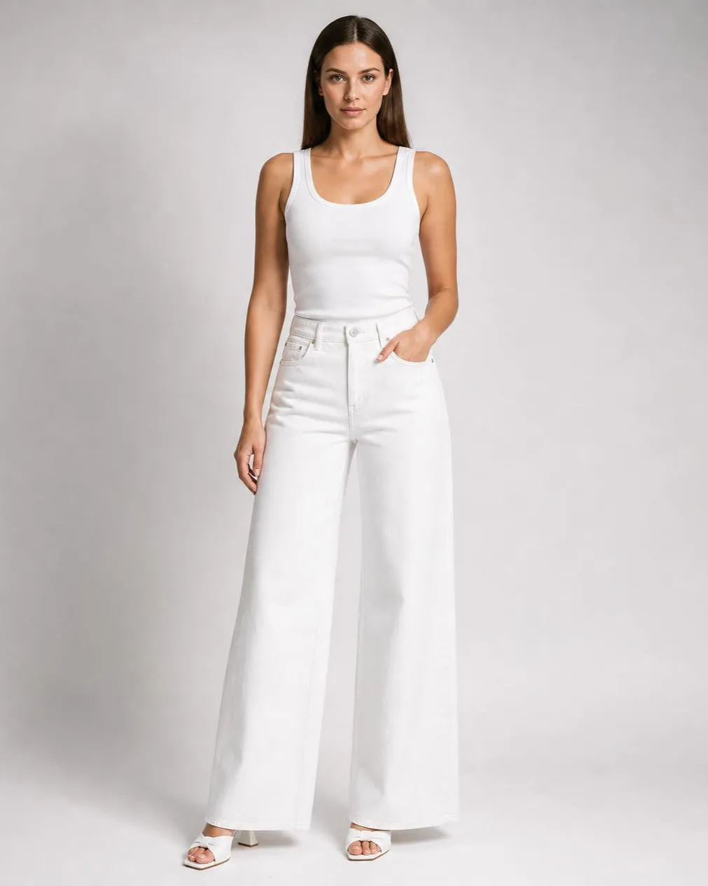 12 Wide Leg Jeans Outfits That Balance Proportions