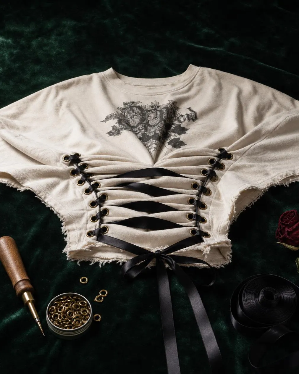7 Easy Ways to Cut an Oversized Thrifted T-Shirt into a Trendy Crop Top